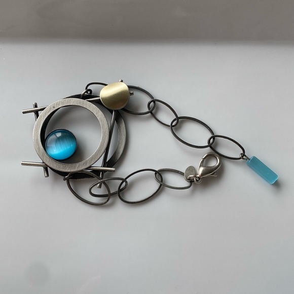 Vintage POLY made in Canada brushed silver metal blue accent bracelet - Picture 2 of 4